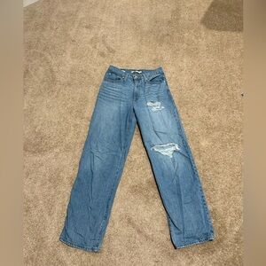 Levi’s ‘94 baggy jeans